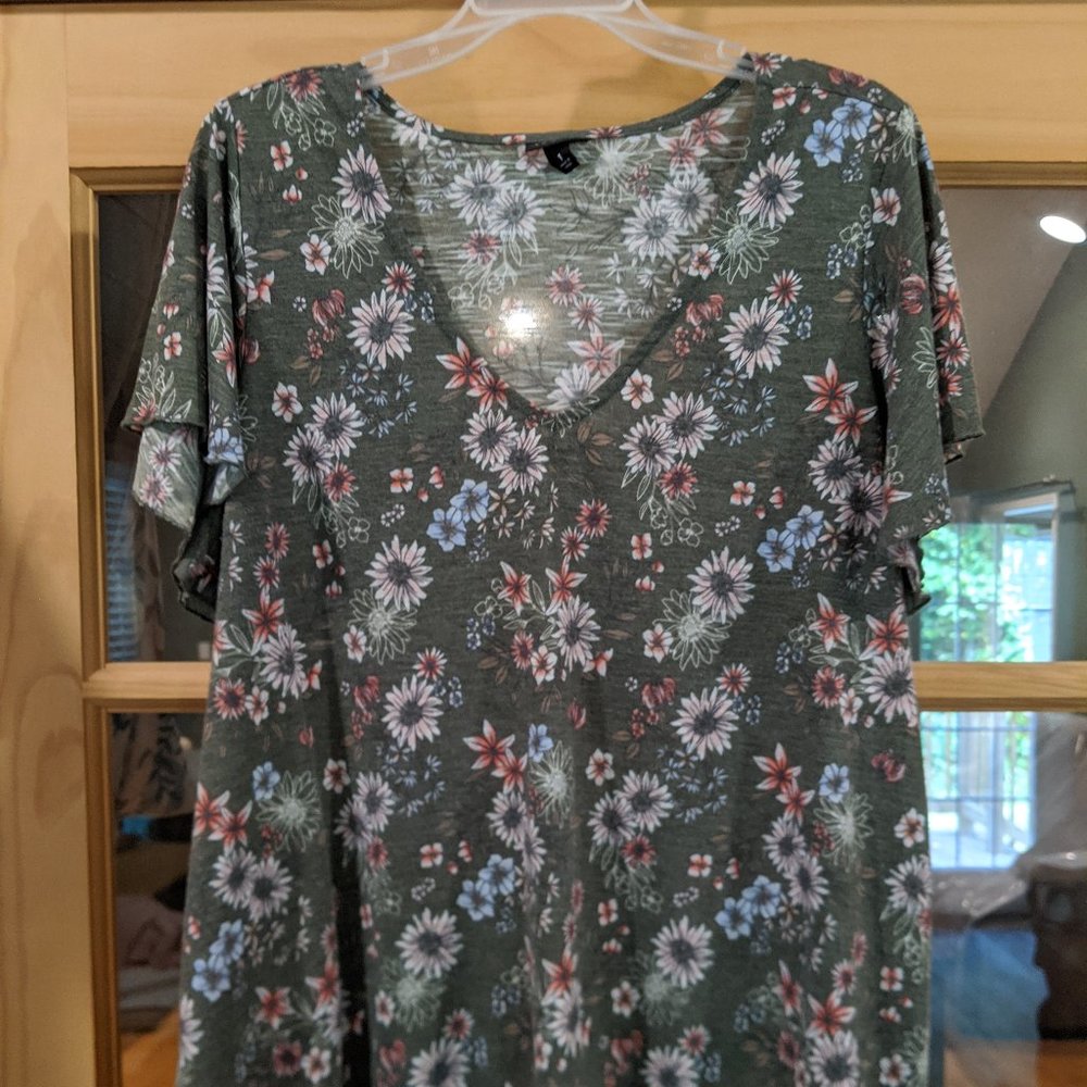 Floral V-Neck Tee